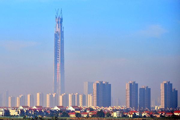 9月8日,天津滨海117大厦完成主体结构封顶。